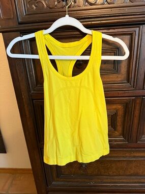 Swiftly Tech Racerback Tank Top 2.0
Waist Length